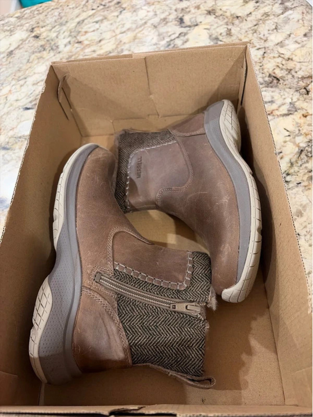 Merrell women’s USA 5 encore ice 5 mid zip